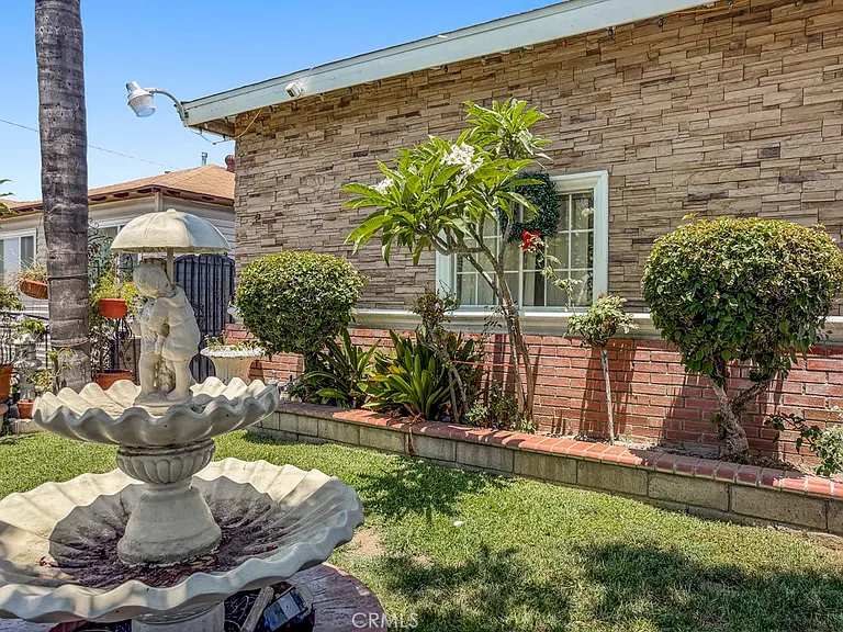 16207 Inyo St — Photo 2