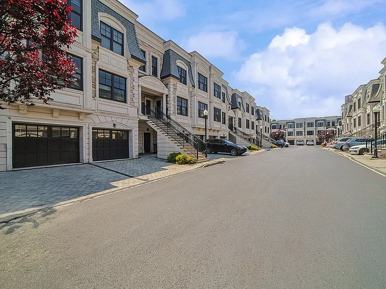 35 Marquis Ct #35 — Photo 4