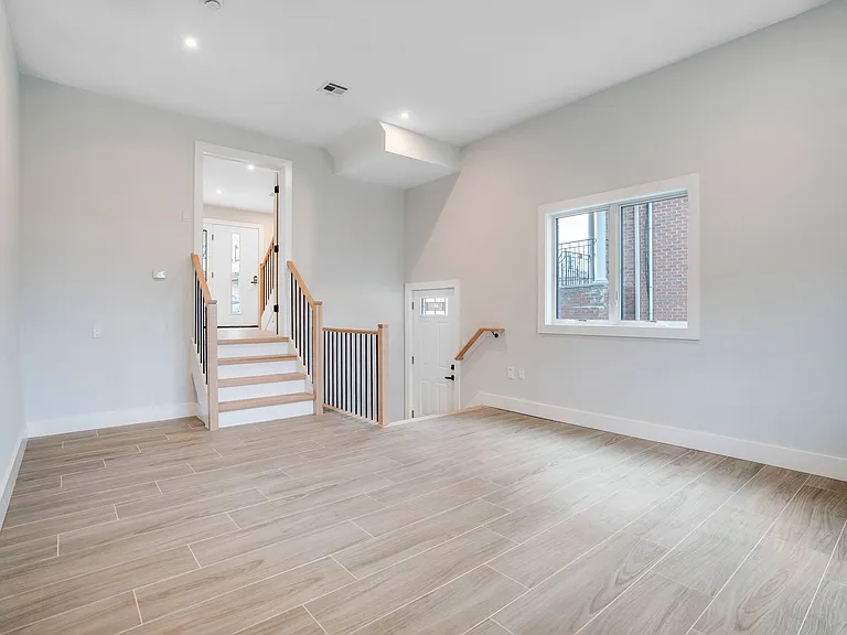 128 E Edsall Blvd #A — Photo 5