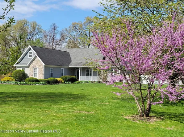 14 Presidential Drive, Kinderhook, NY 12106