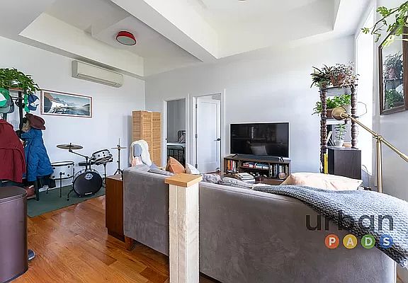 3rd image of 930 De Kalb Ave #116