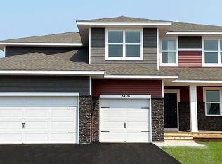 8406 Shire Ct, Saint Paul, MN 55126