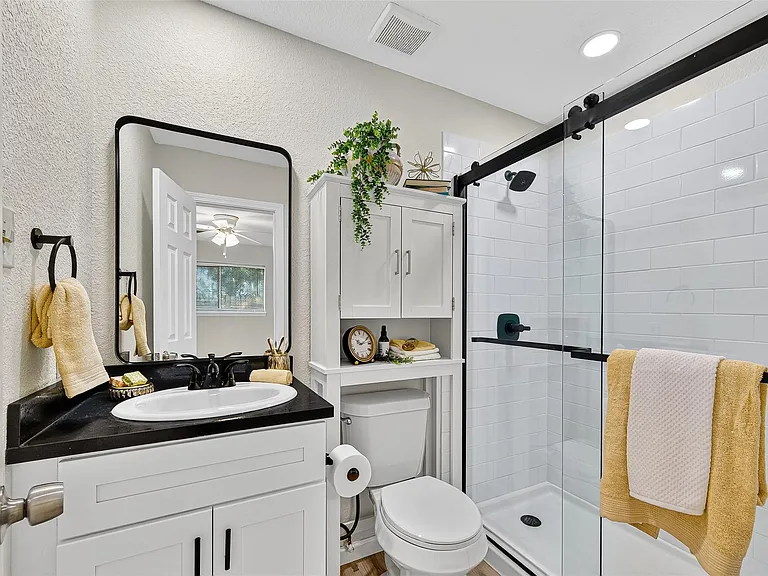 13822 Northlake Dr — Photo 4