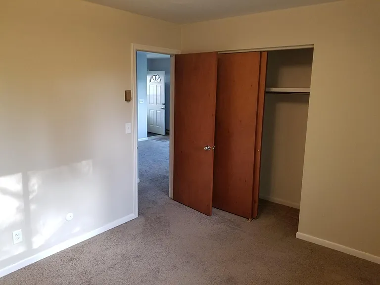 1427 Glenwood St — Photo 3