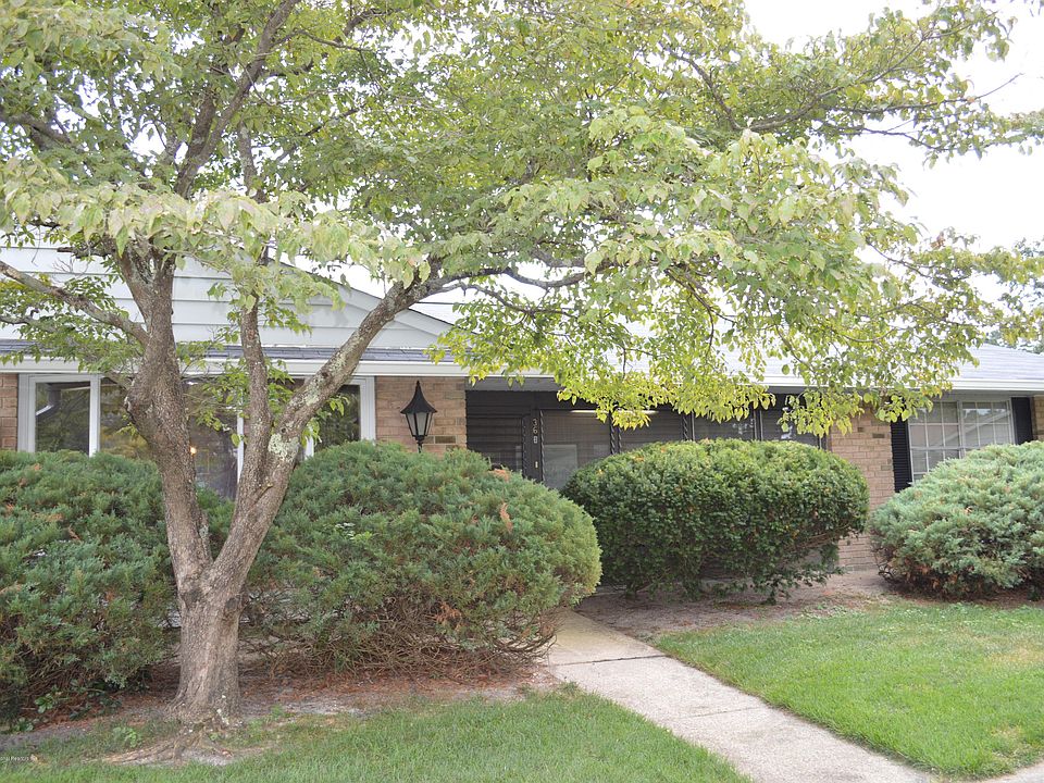 1st image of 36B Buckingham Dr