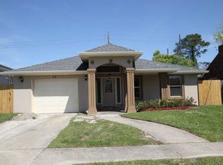 22 N Oakridge Ct, New Orleans, LA 70128