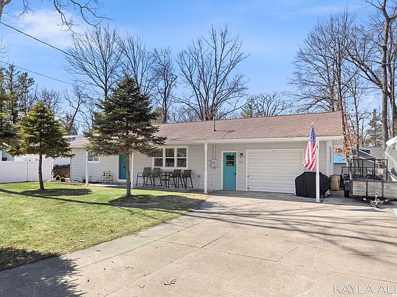 2nd image of 127 Maple Bluff Ave