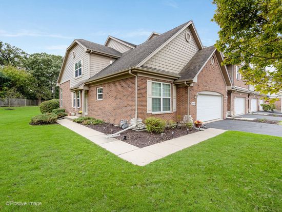 10S439 Carrington Cir, Burr Ridge, IL 60527