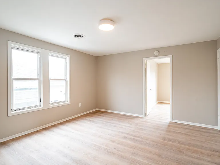 305 E Clarence St #A — Photo 3