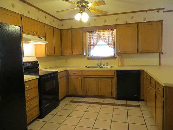 Kitchen. All electric. Glass Top Stove. Side-by-side fros