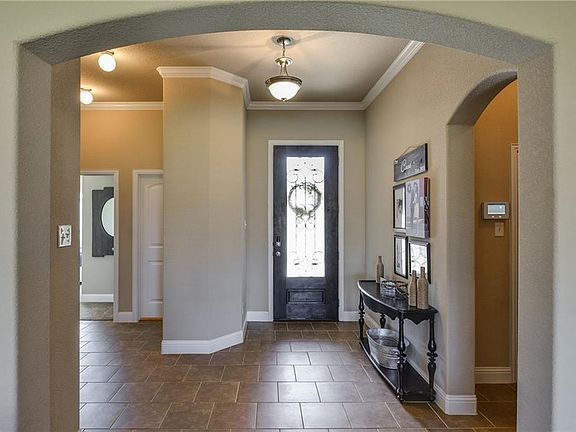 5th image of 124 Sierra Dr