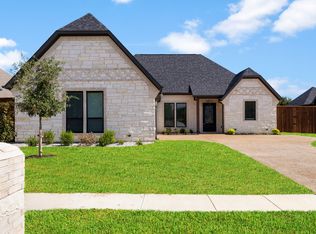 8101 Oak Hollow Dr, Arlington, TX 76001