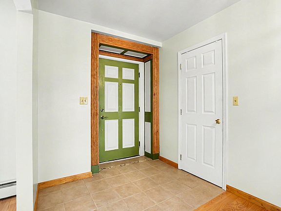 4th image of 9 E Main St