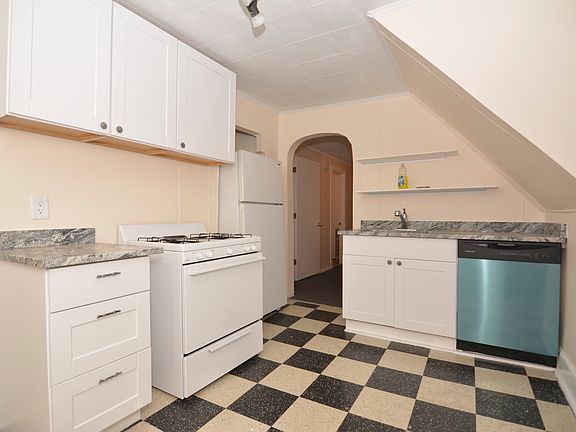 5th image of 1828 N Wood St #2
