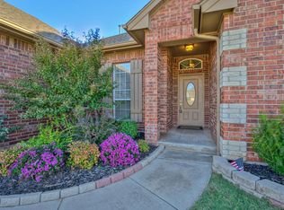 10800 Ashford Dr, Yukon, OK 73099