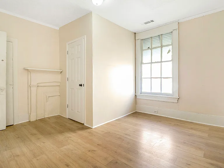 1031 Ash St — Photo 8