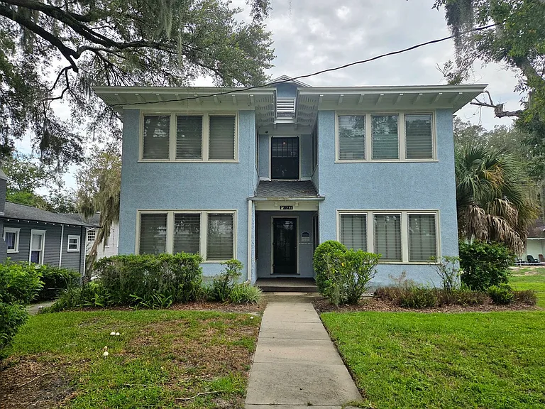 211 E Park St — Photo 2