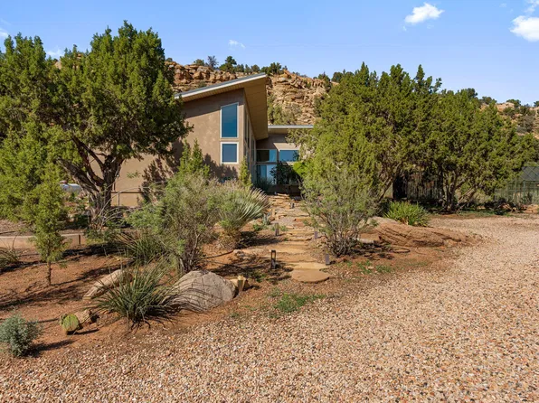 894 W Foothill Dr, Apple Valley, UT 84737