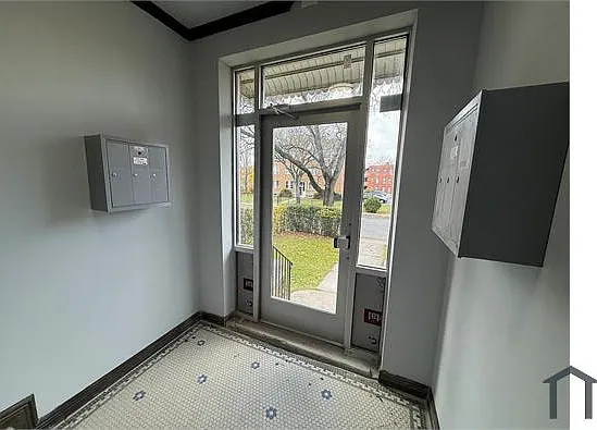 3 bed, $1,800 — Photo 3
