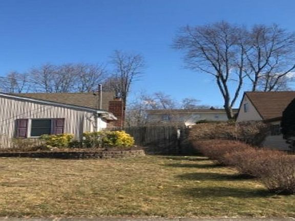 2nd image of 111 Stuyvesant Dr