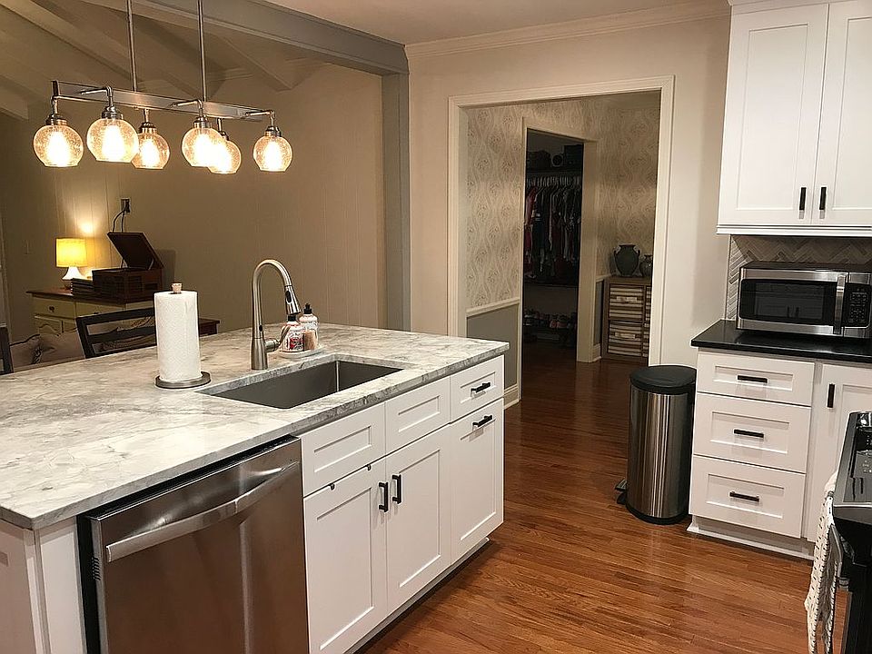 2nd image of 5 Sherbrook Ln