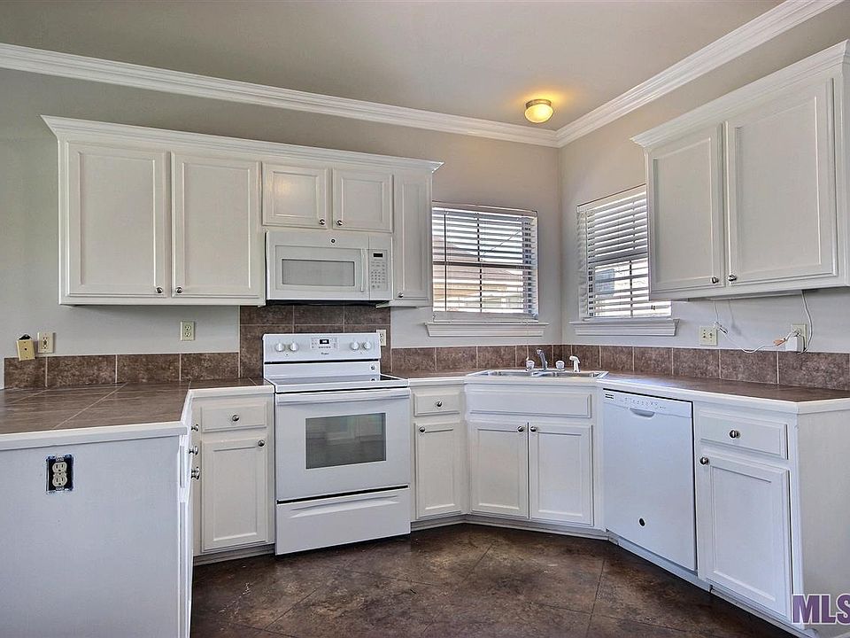 1st image of 40511 Fox Run Dr
