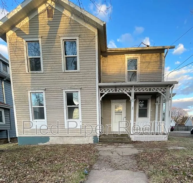 3 bed, 1.0 bath, 1633 sqft, $1,495 — Photo 1