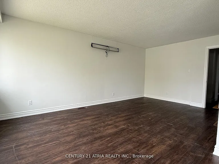 1212 Somerville St — Photo 2