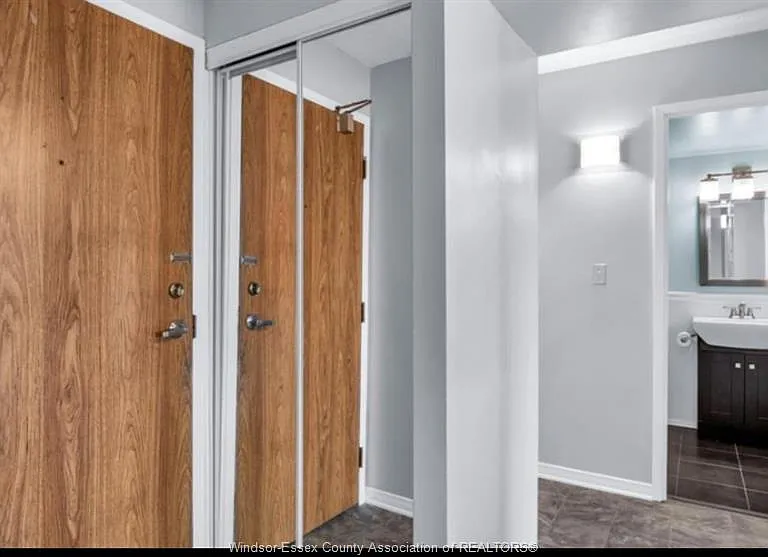 150 Park St W #1808 — Photo 4