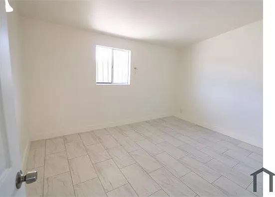 2104 S Campbell Ave — Photo 13