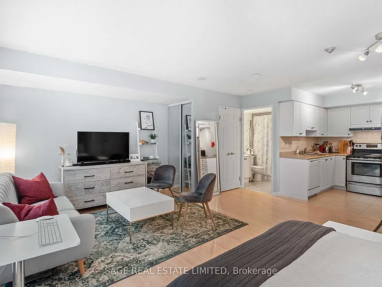 230 King St E #504 — Photo 2