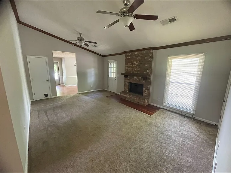 105 Kimberly Dr — Photo 2