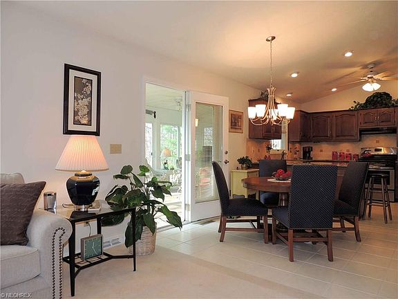 5th image of 9852 Forestview Dr
