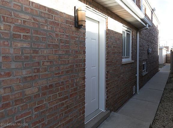 4th image of 6333 S La Crosse Ave