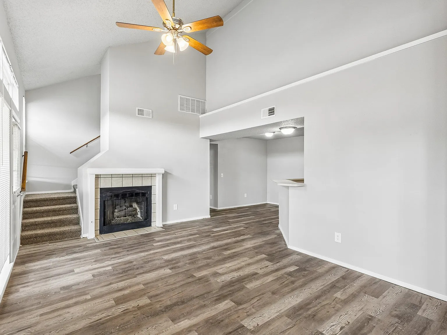 3 bed, 1359 sqft, $1,450 — Photo 2