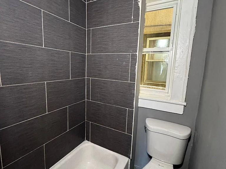 717 Arlington Ave #1B — Photo 4