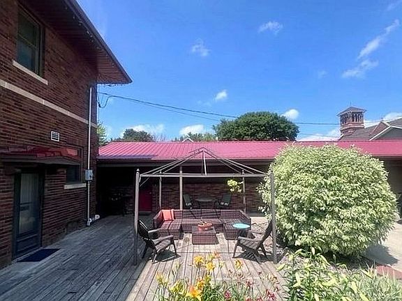 4th image of 603 1st Ave NE