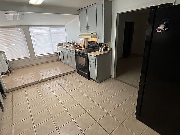 3rd image of 140 W Martin Rd