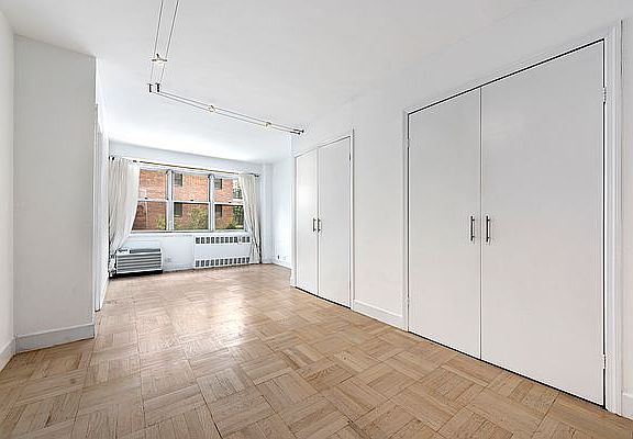 5th image of 166 E 35th St APT 3-D