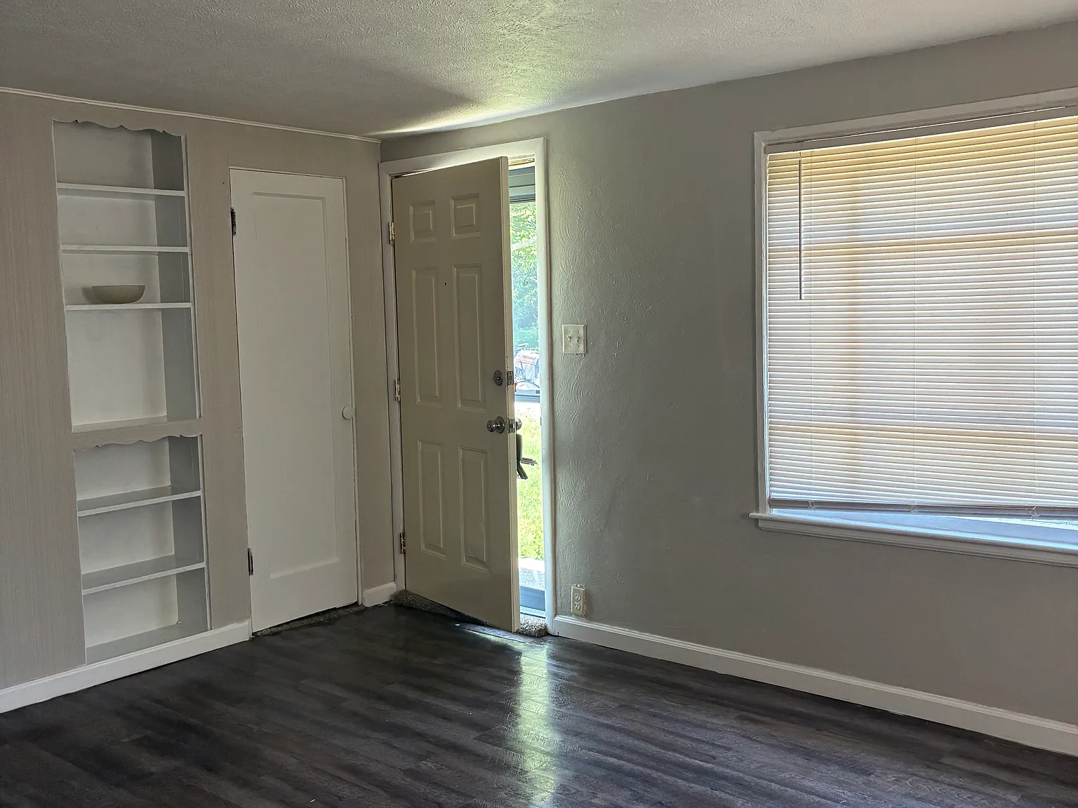 2 bed, 720 sqft, $1,100 — Photo 2