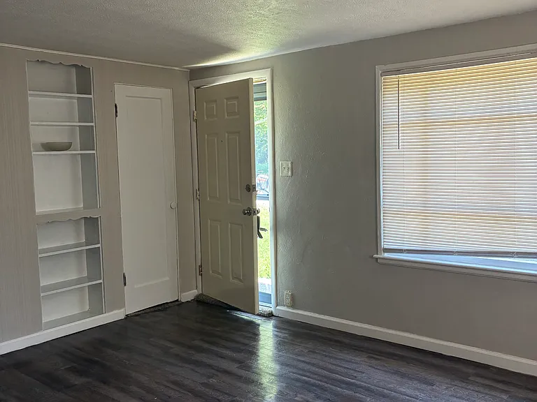 1436 E Dubail Ave — Photo 2