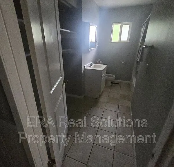 2236 Brentnell Ave — Photo 15