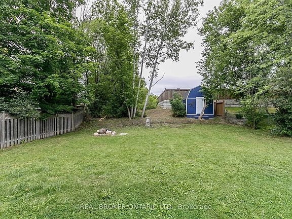 5th image of 18 Chippawa Ct