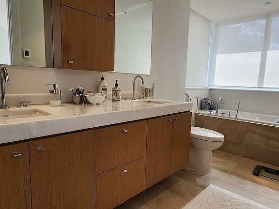 2nd image of 876 Keith Rd #402