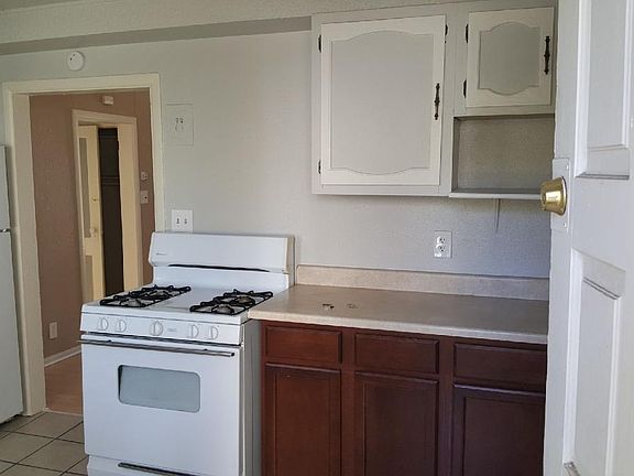 4th image of 2414 N Clay St Floor 1