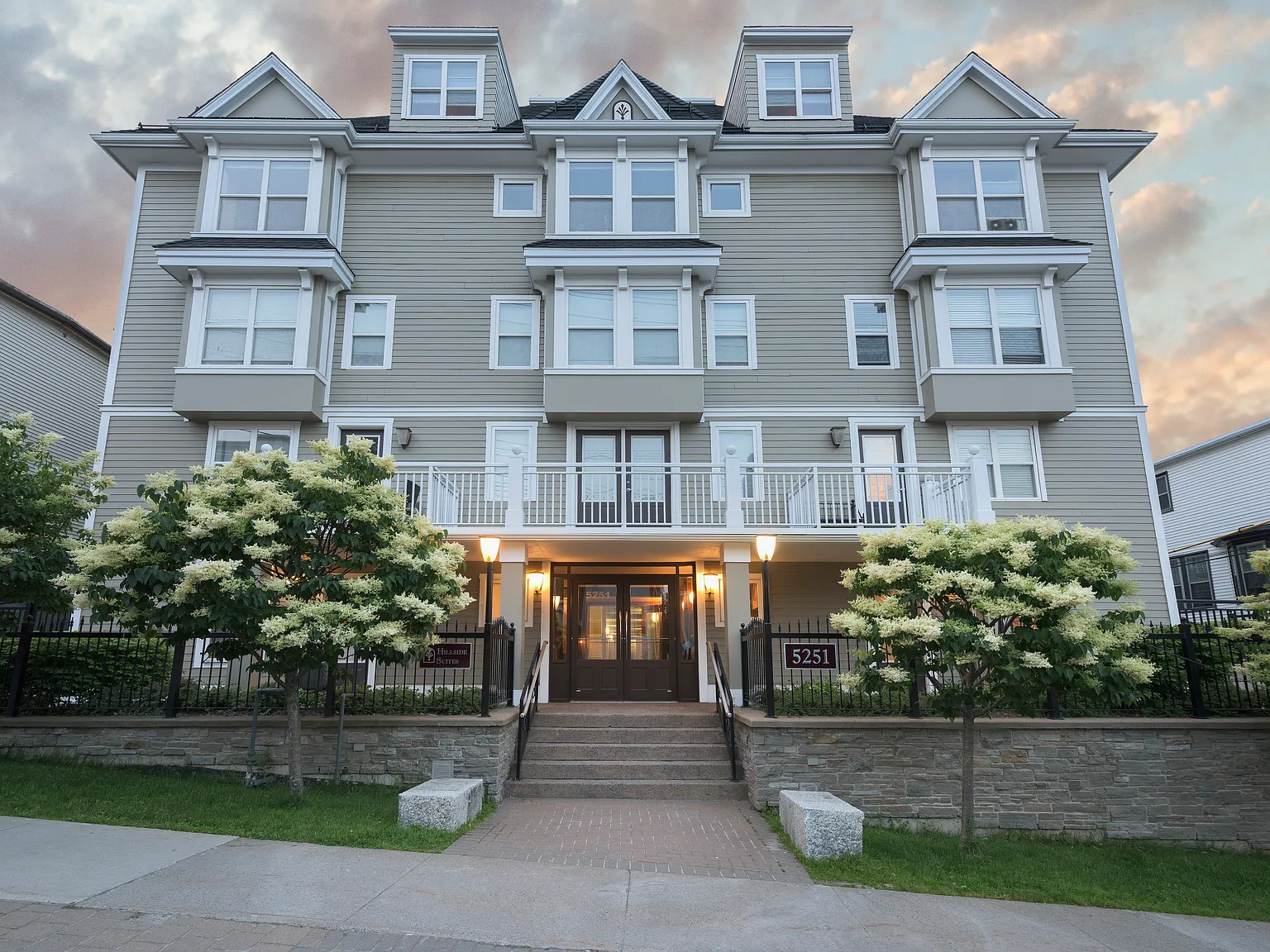 Hillside Suites — Photo 1