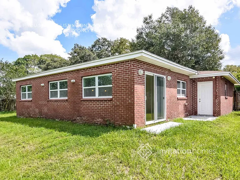 1208 Lorie Cir — Photo 4