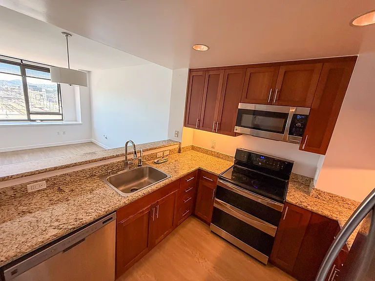 260 King St #445 — Photo 5