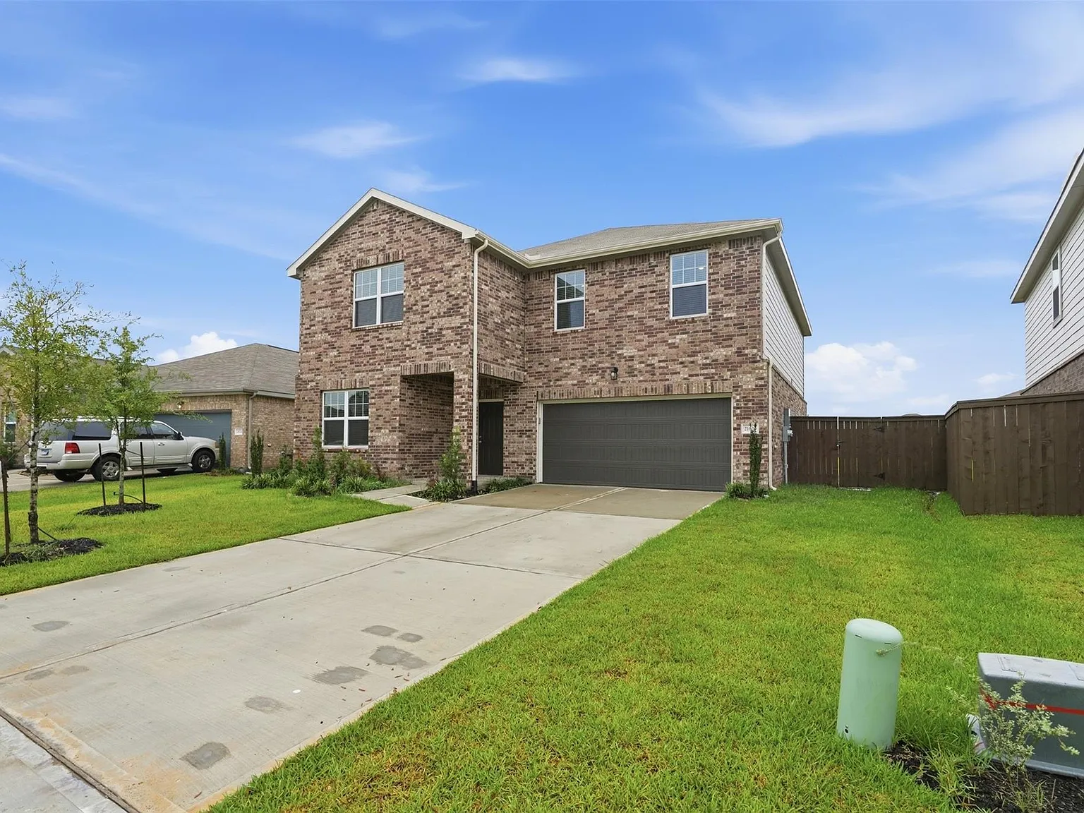 5 bed, 3.0 bath, 2722 sqft, $2,550 — Photo 2