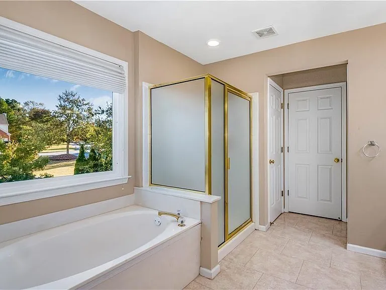 11380 Crossington Rd — Photo 16